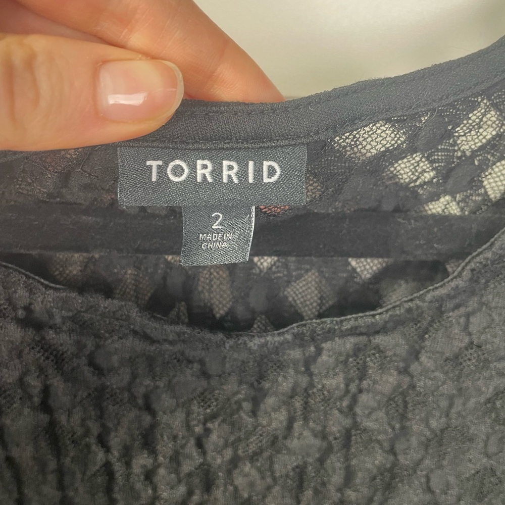 Torrid Black Sheer Textured Short Sleeve Shirt Size 2 Women’s - Picture 6 of 6